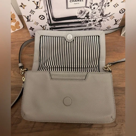 Kate Spade Light Gray Leather Crossbody Bag EUC NO CALLOUTS - Picture 5 of 7